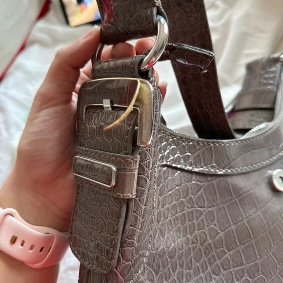 GUESS SHOULDER BAG - Picture 5 of 5